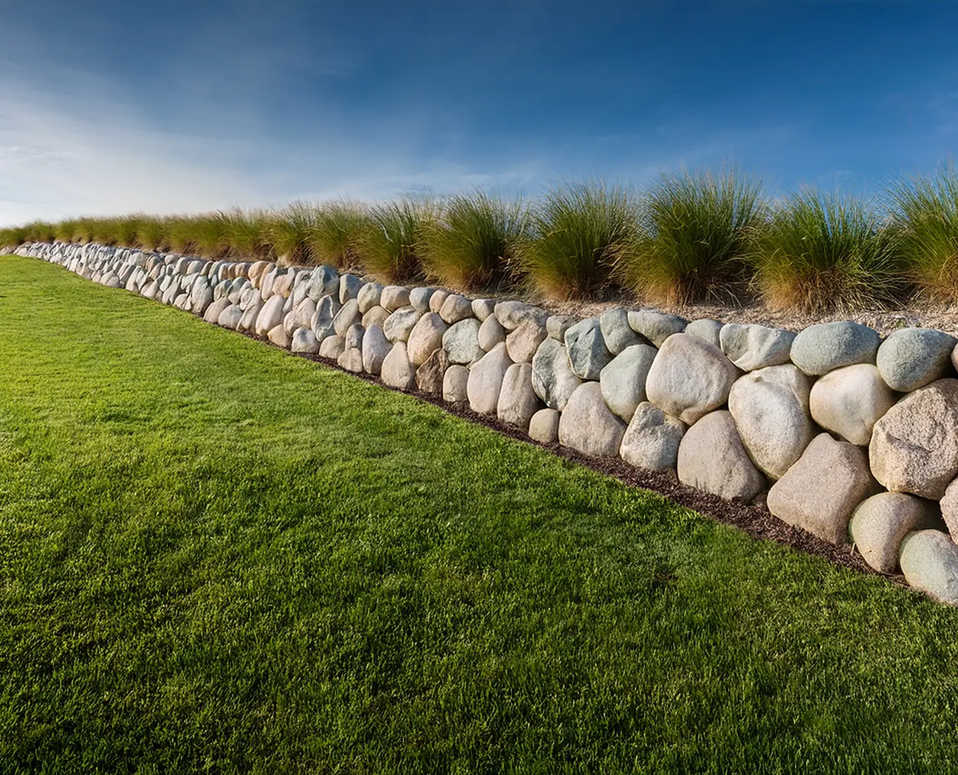 stone Retaining Walls built by Arizmendi Brothers for homes in edwardsville il